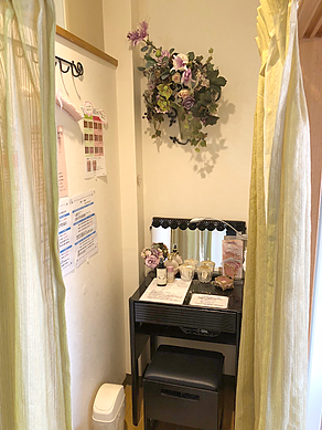 痛くない最先端手技ライラックローズ健康整体院 菊川店着替え室画像2 安い 腰痛 姿勢 矯正 首痛 寝違え 肩こり 骨盤 産後