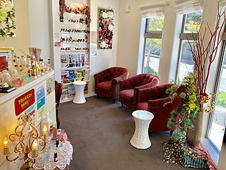 完全個室のリラクゼーションライラックローズ掛川店ロビーの写真 エステ 脱毛 整体サロン 肩こり 腰痛 産後骨盤 矯正 首痛 背中痛み 寝違え 安い